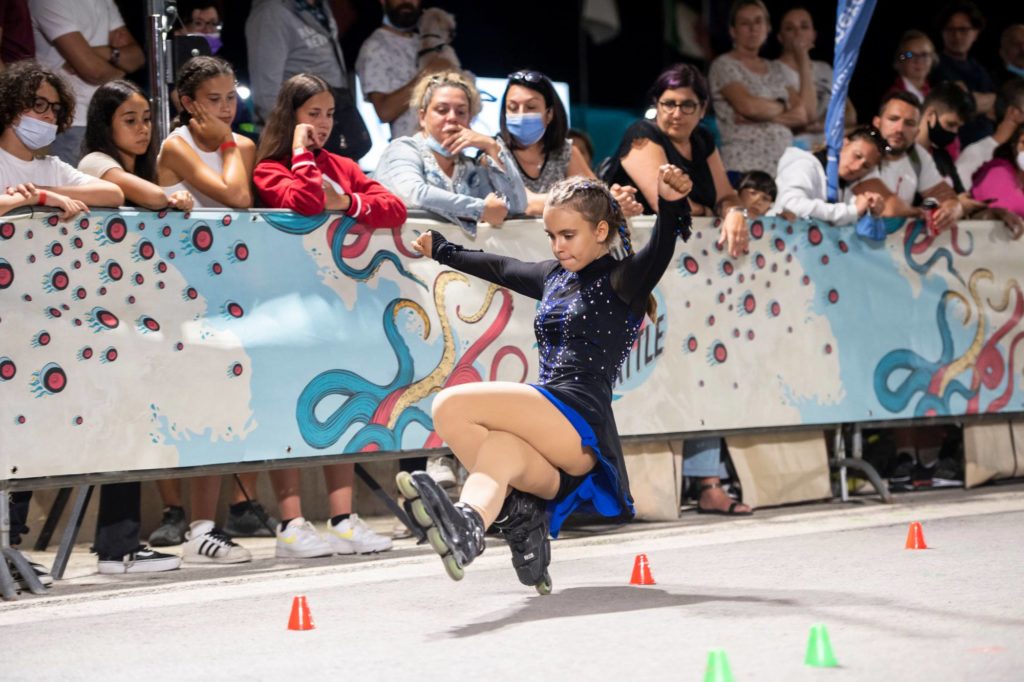 Ola doing toe christie during competition in Italy